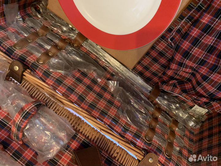 Подарочный набор для пикника в кейсе