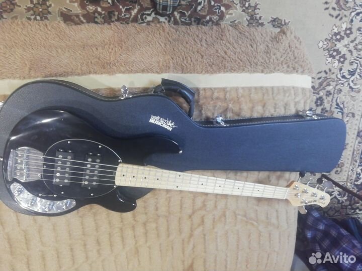 Бас гитара 5 струн Music Man Stingray 5