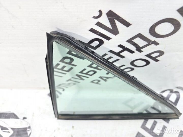 Форточка двери задняя левая Toyota Camry 50