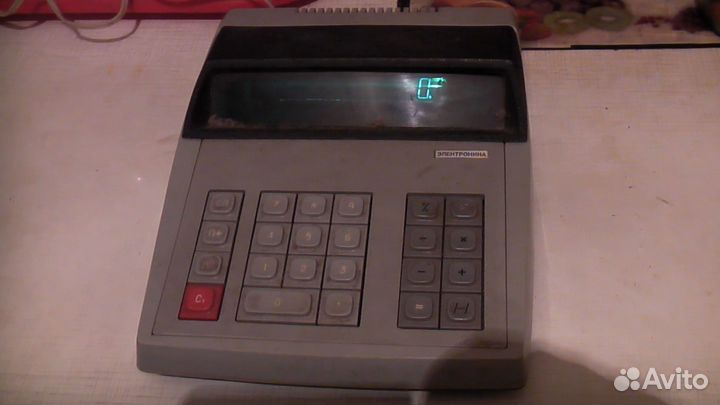 Настольный калькулятор Электроника