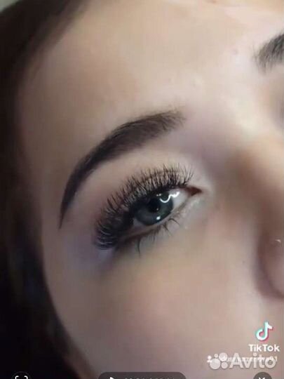 Наращивание ресниц, маникюр