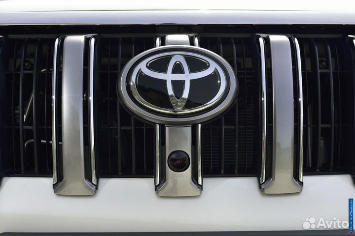 Стеклянная эмблема на решётку Land Cruiser