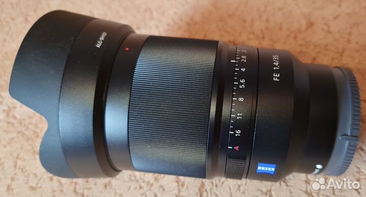 Объектив Sony Carl Zeiss Distagon T* 35mm f/1.4