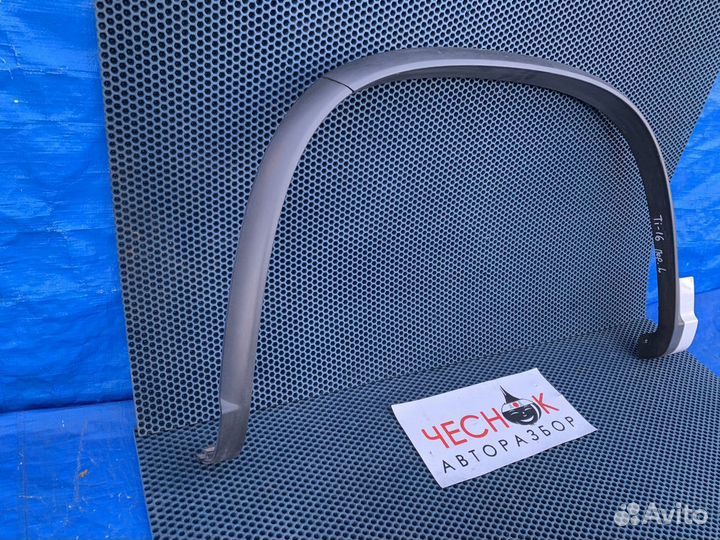 Накладка крыла R - line Tiguan с 2011г