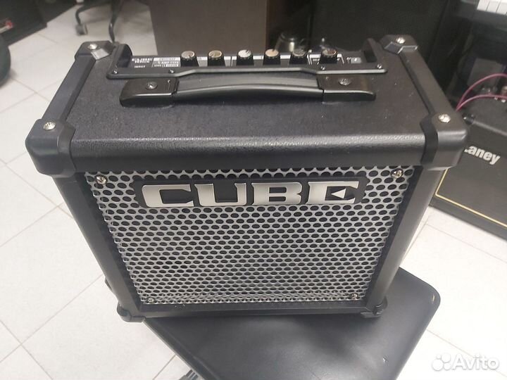 Гитарный комбоусилитель roland cube 10gx