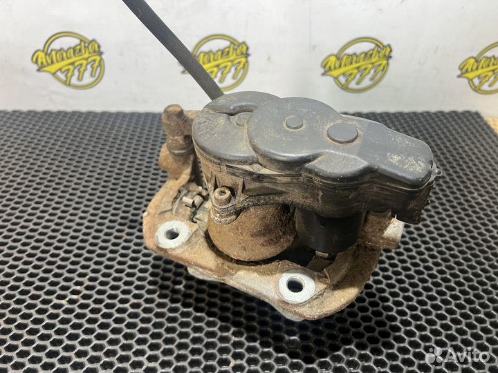 Суппорт тормозной задний левый Lexus NX200T