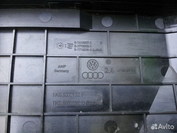 Крышка блока предохранителей Volkswagen Passat B6