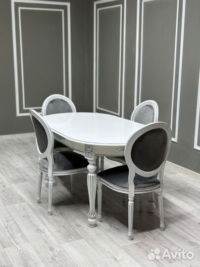 Стол обеденный. В наличии