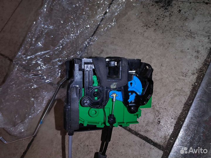 Замок двери передний правой Hyundai Solaris 1