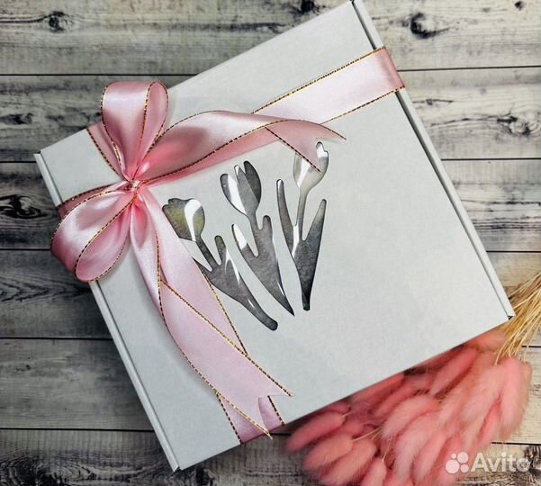 Подарок на 8 Марта девушке, коллеге, учителю