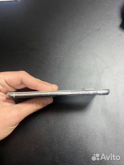 Телефон iPhone 10 256г