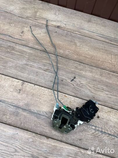 Замок двери задний левый Subaru Impreza GF6 EJ18E