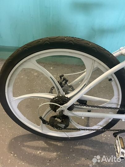 Велосипед на литых дисках BMW