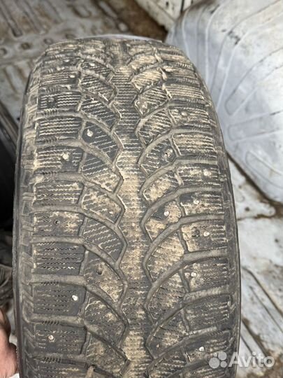 Bridgestone Blizzak Spike-01 215/55 R17 98T