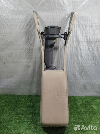 Консоль центральная с подлокотником Lexus GS300