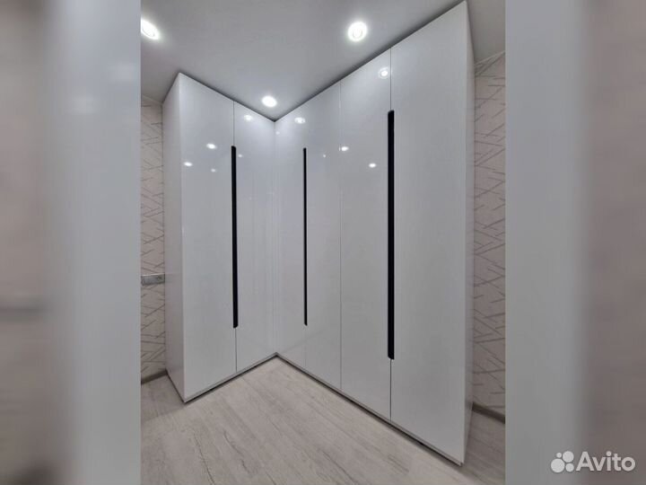 Угловой шкаф в спальню