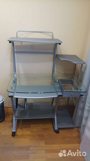 Компьютерный стол стеклянный