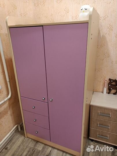 Детская кровать чердак со столом и шкафом