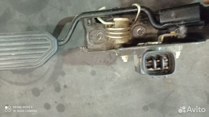 Педаль газа Toyota