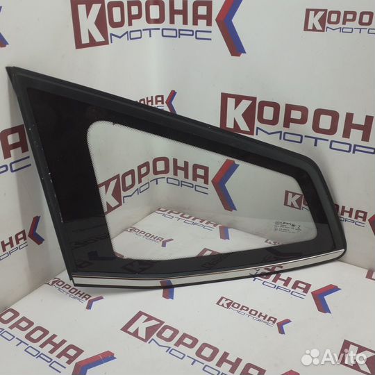Стекло кузова левое глухое