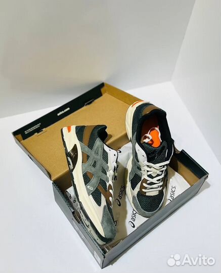 Кроссовки asics