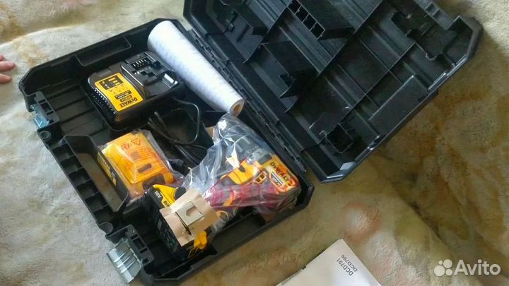 Шуруповерт dewalt DCD791D2