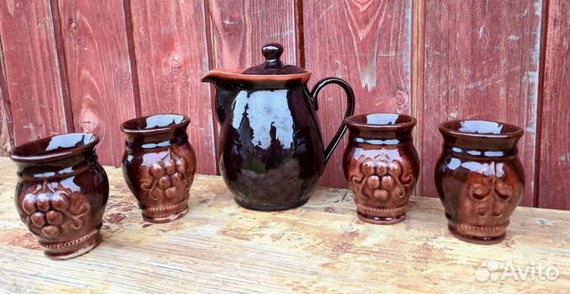 Набор посуды из глины (кувшин, стаканы, горшок)