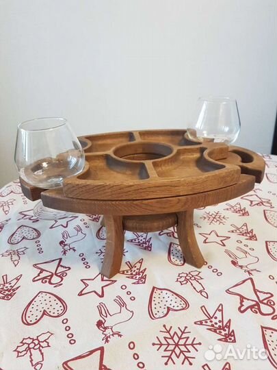 Столик для вина и шампанского.Дуб