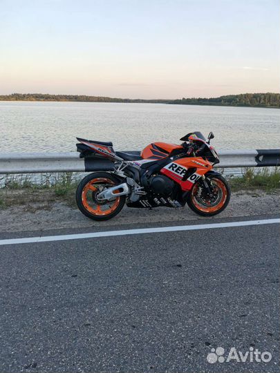 Honda cbr 1000rr fireblade