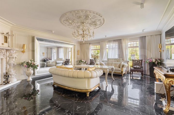 Дом 347 м² на участке 14 сот.