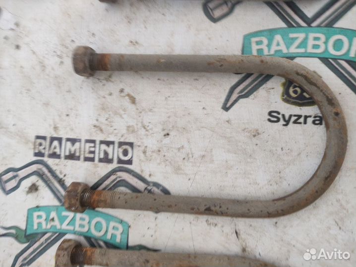 Стремянки заднего моста Nissan Serena C23