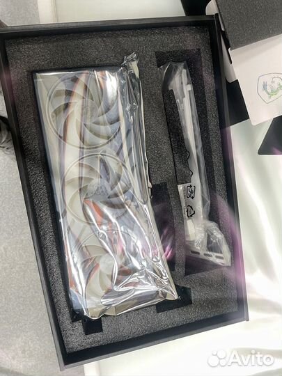 Msi RTX 4070 gaming x slim white