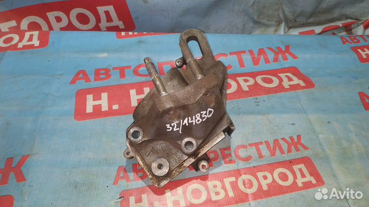 Кронштейн двс Форд Фокус 2