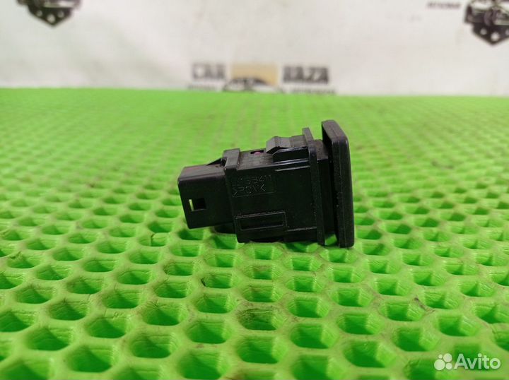 Кнопка парктроников Toyota Camry