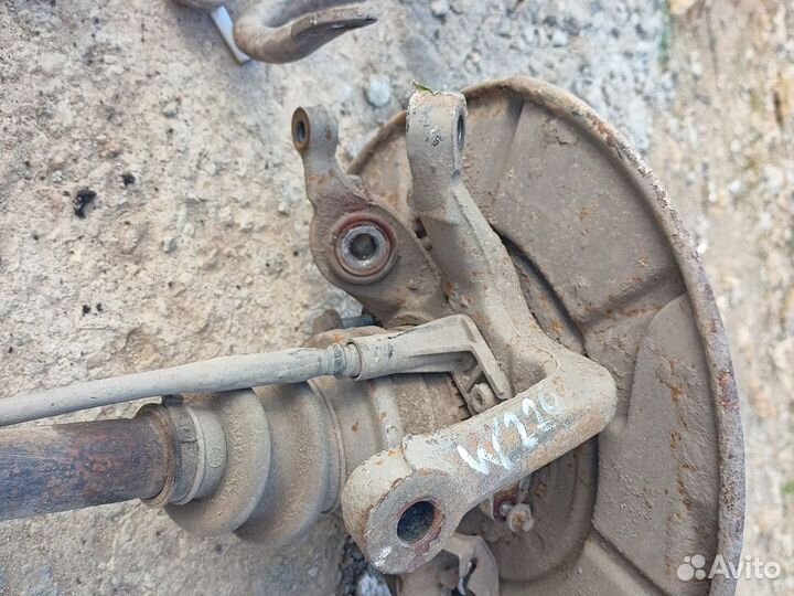 Поворотный кулак задний правый Mercedes-Benz w220