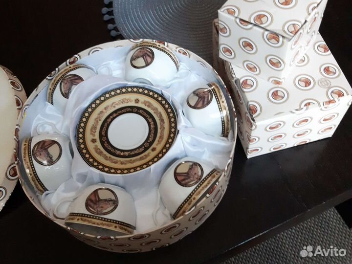 Фарфоровый чайный сервиз