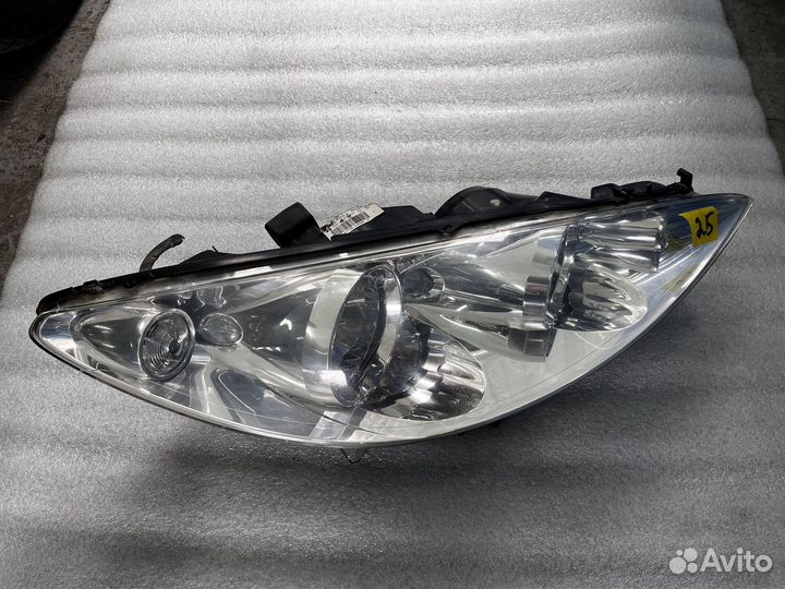 Фара правая Peugeot 207 2006-2009