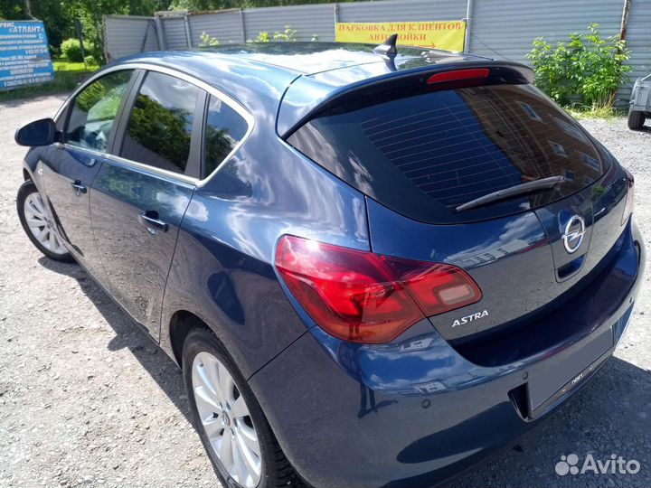 Opel Astra 1.6 МТ, 2011, 200 000 км