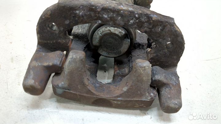 Суппорт правый задний Mitsubishi Space Star