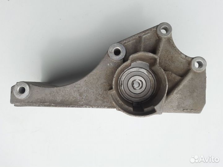 Кронштейн генератора Шкода Октавия А4