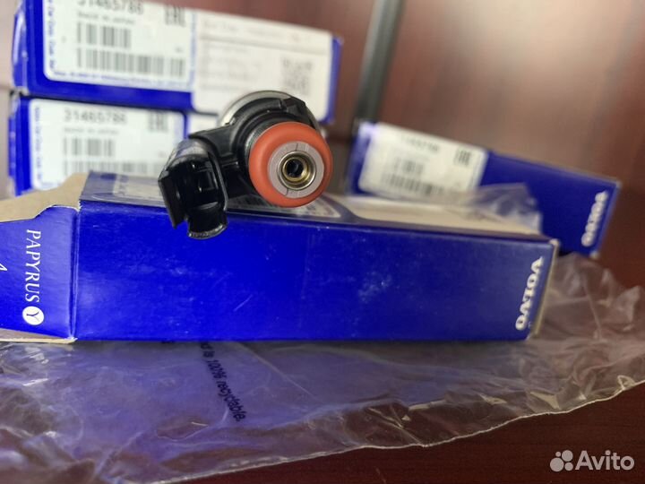 Топливная форсунка бензин Volvo 31465786