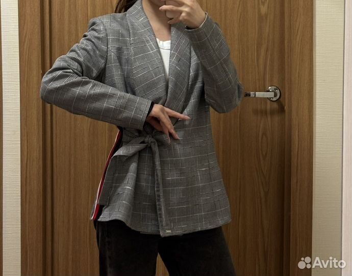Пиджак женский 42