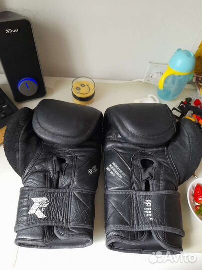 Боксерские перчатки