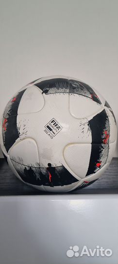Футбольный мяч adidas
