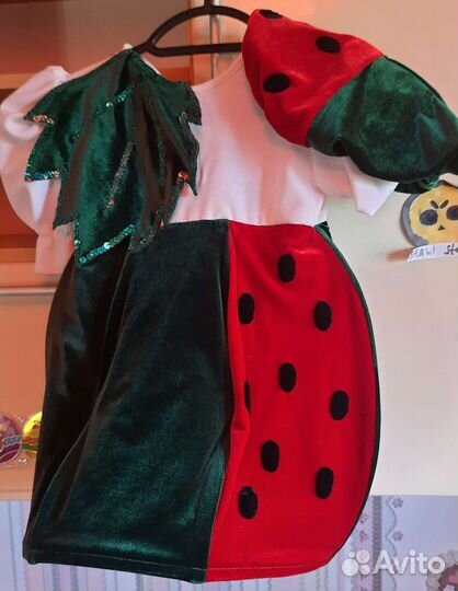 Костюм клубнички