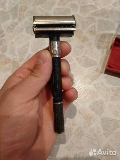 Бритва со сменными лезвиями 