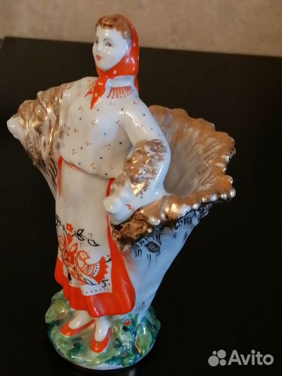 Фарфоровая статуэтка - карандашница лфз