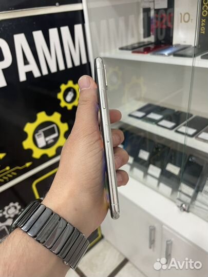 iPhone X, 64 ГБ