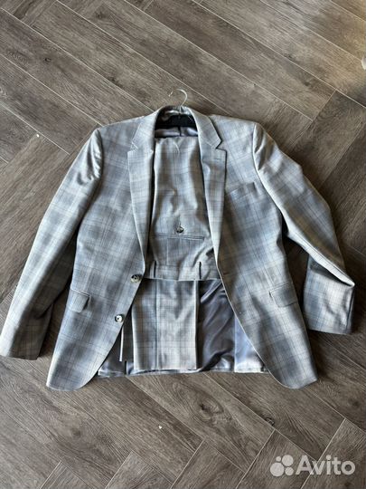 Костюм серый в клетку Cacharel