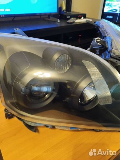 Фары Тойота Авенсис